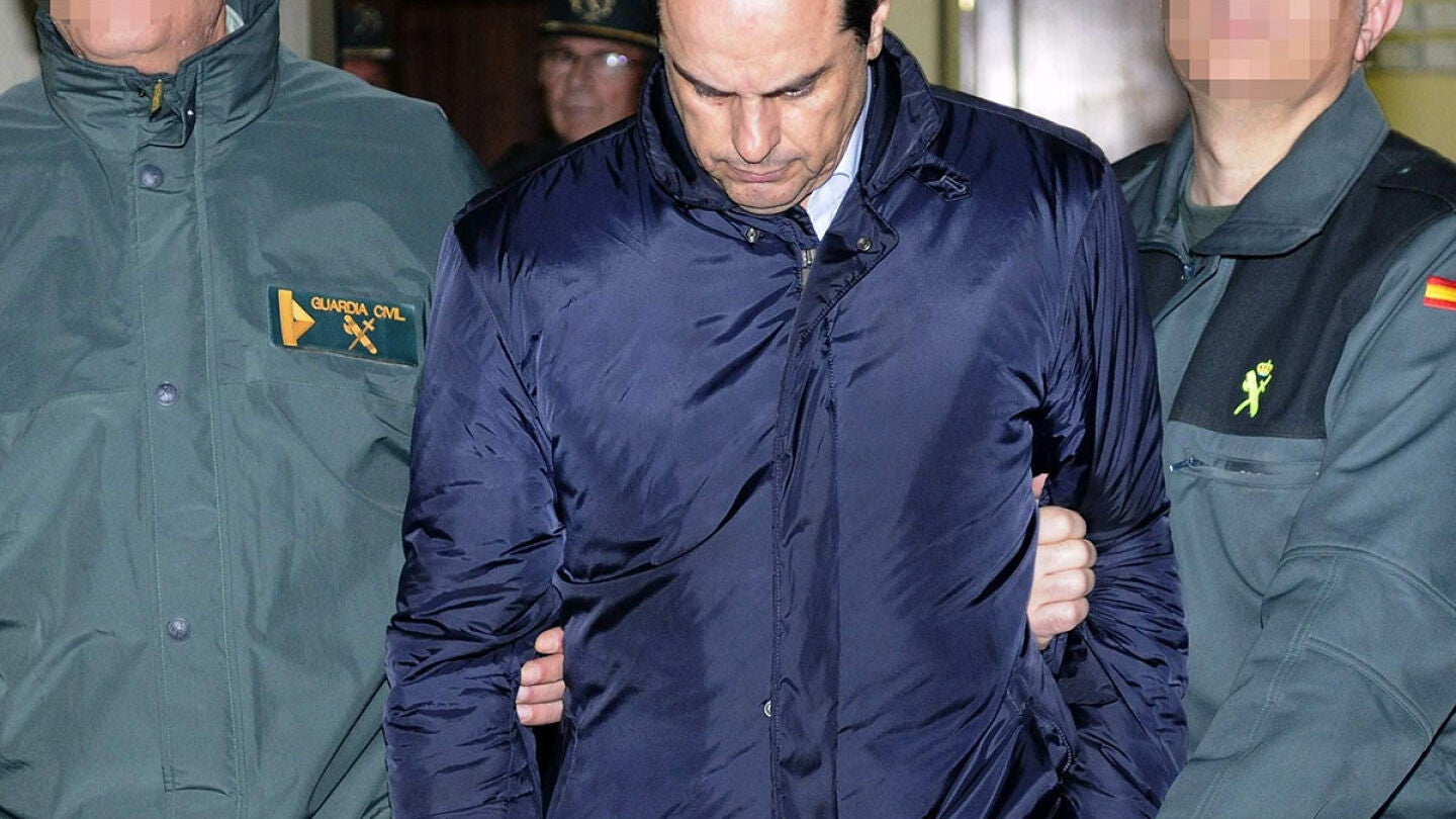 Antonio Albarrac&iacute;n sale hacia prisi&oacute;n desde los juzgados de Sevilla 