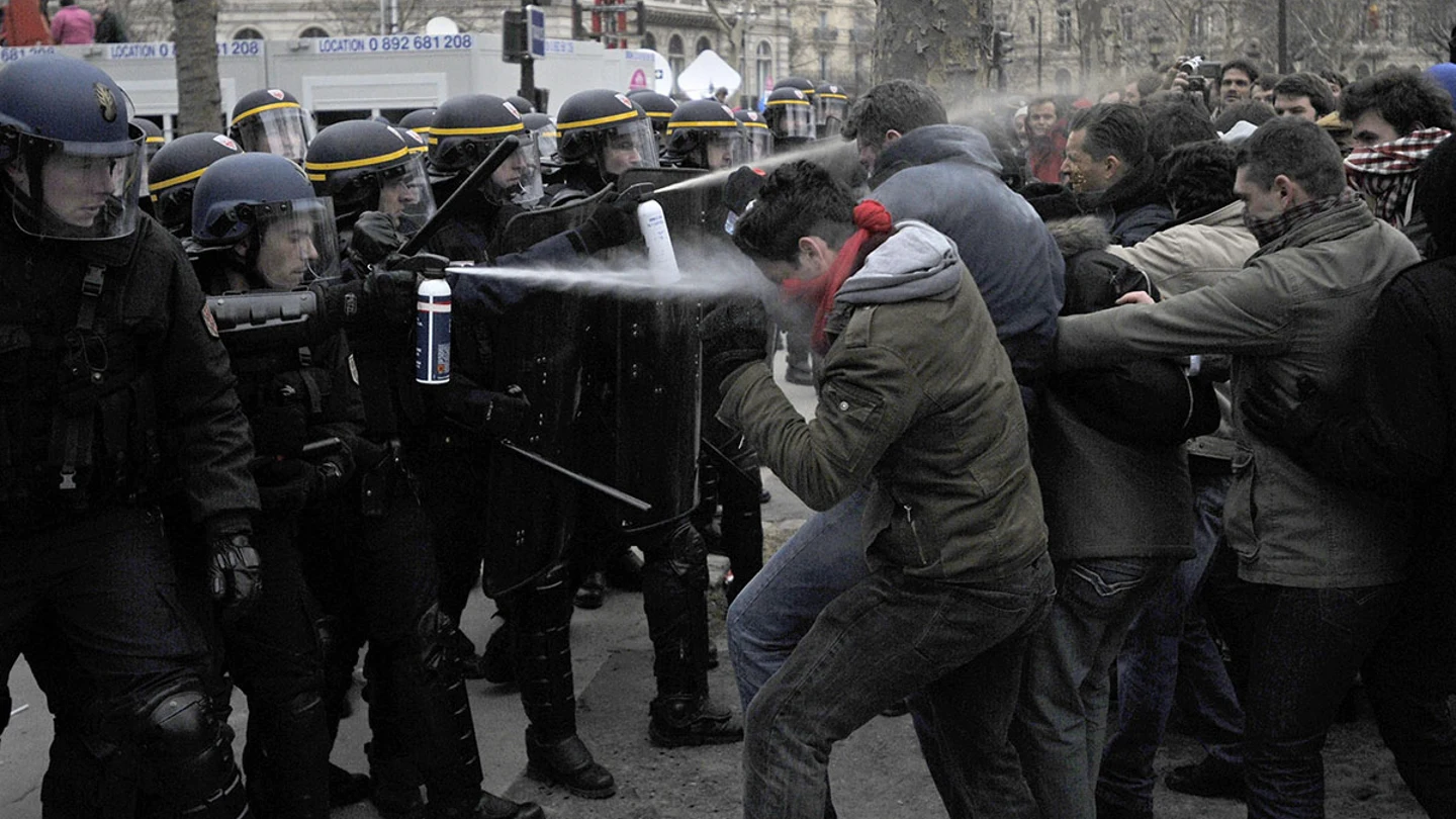La manifestación en Francia contra los matrimonios homosexuales, acaba con disturbios La manifestación en Francia contra los matrimonios homosexuales, acaba con disturbios