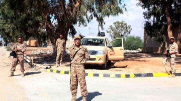 Soldados libios en el puesto de control