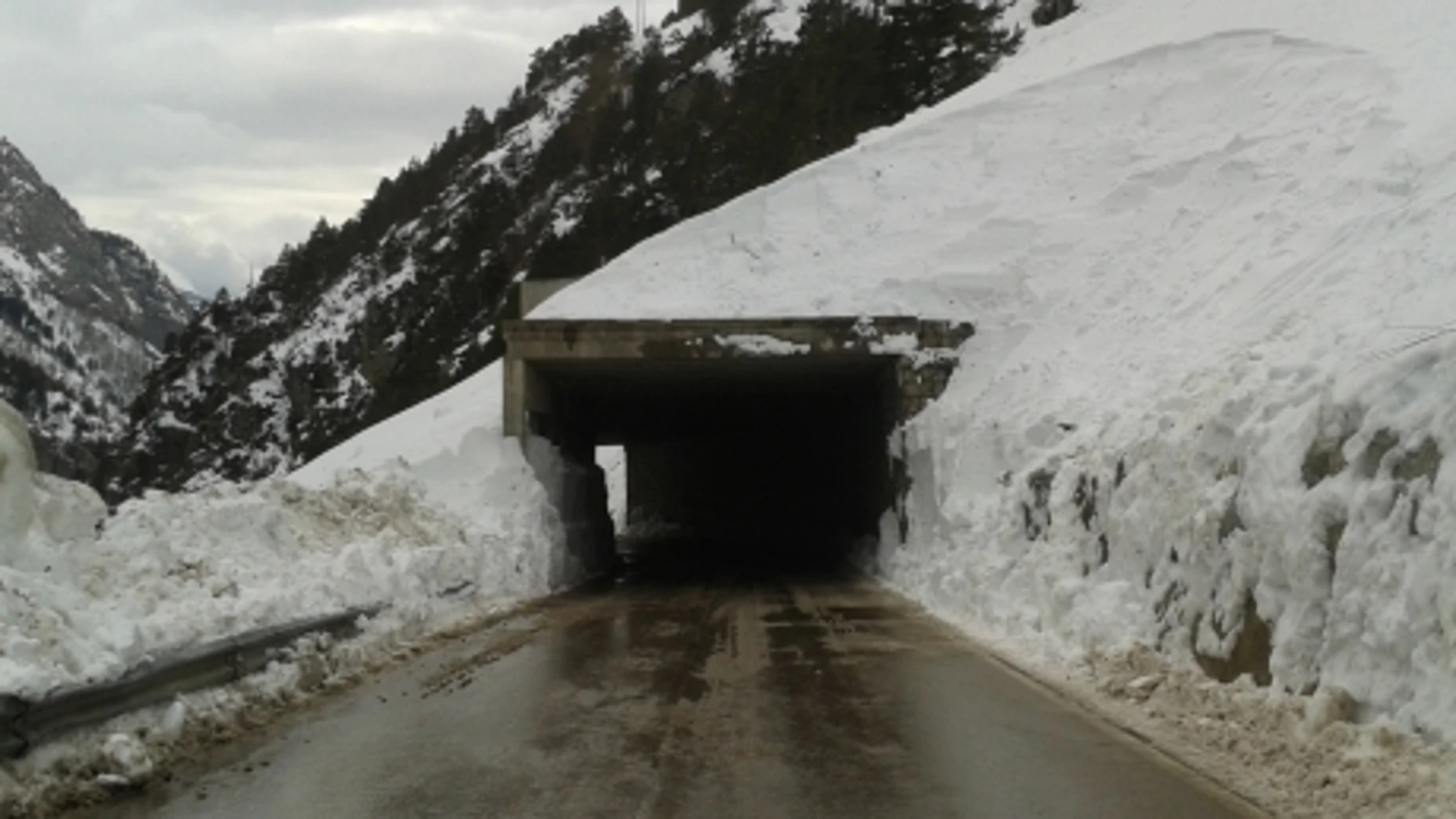 Carretera A-2606, de acceso al Balneario de Panticosa (Huesca)