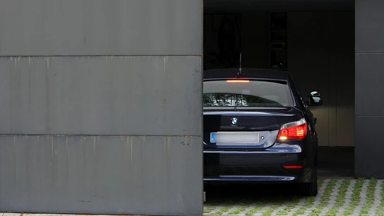 Vista del vehículo que traslada a la infanta Cristina a su domicilio del barrio de Pedralbes, en Barcelona Vista del vehículo que traslada a la infanta Cristina a su domicilio del barrio de Pedralbes, en Barcelona