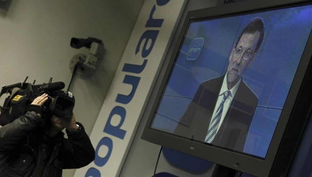 Rajoy, en pantalla, durante la Junta Directiva Nacional del PP