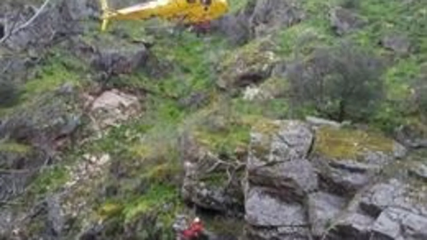 Buscan a un joven de 25 años que cayó por las cascada en Las Arribes Buscan a un joven de 25 años que cayó por las cascada en Las Arribes