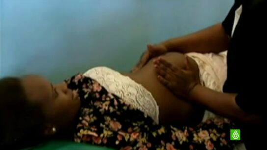 La intervenci&oacute;n de las comadronas reduce a un 45% la mortalidad en el parto de las mujeres africanas