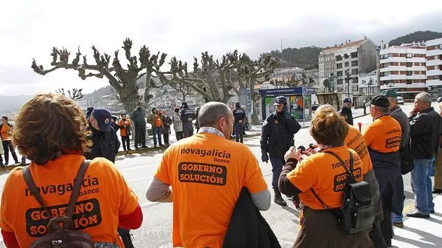 Afectados por las preferentes de Novacaixa Galicia