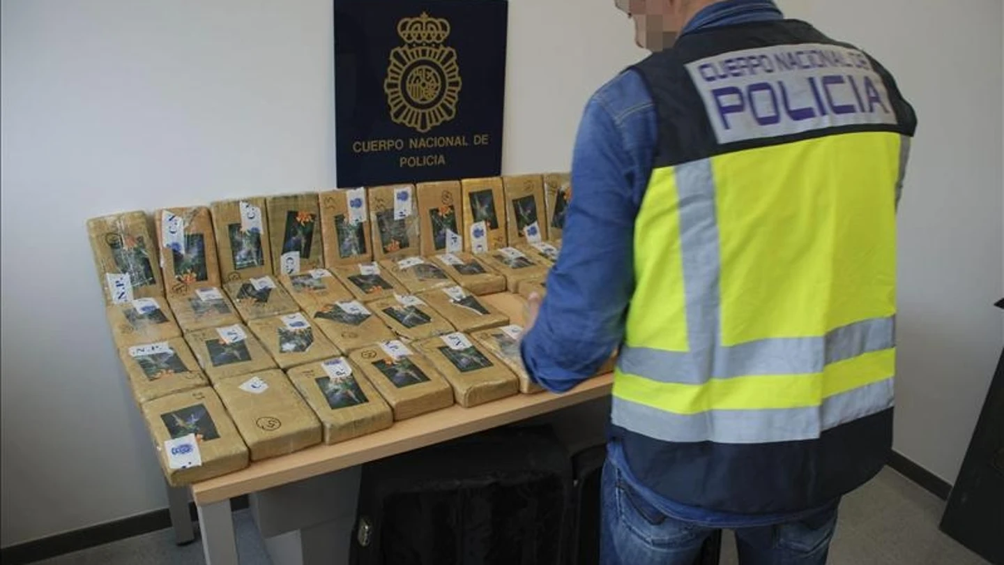 La Policía intercepta un tráiler con 50 kilos de cocaína en La Jonquera La Policía intercepta un tráiler con 50 kilos de cocaína en La Jonquera