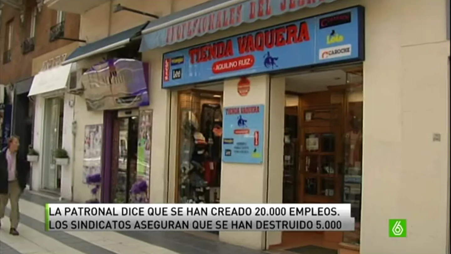 La liberalización de horarios afecta a la vida familiar de los empleados de centros comerciales La liberalización de horarios afecta a la vida familiar de los empleados de centros comerciales