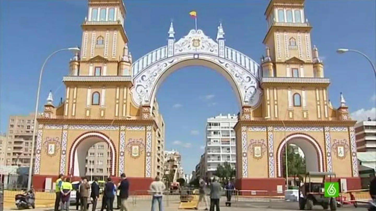 Sevilla apura las horas para iluminar su feria Sevilla apura las horas para iluminar su feria