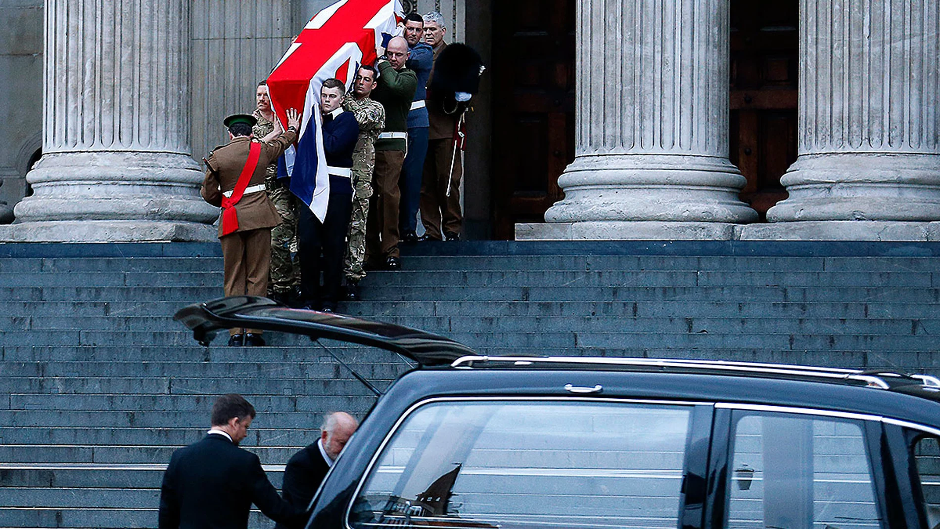 Más de 700 militares ensayan de madrugada en Londres el funeral de Thatcher