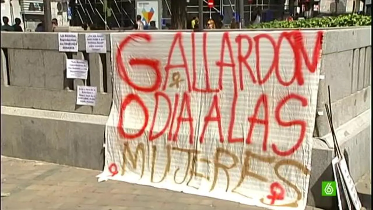 La oposición clama contra Gallardón: "No vamos a consentir que los obispos impongan su moral al conjunto de la ciudadanía" La oposición clama contra Gallardón: "No vamos a consentir que los obispos impongan su moral al conjunto de la ciudadanía"