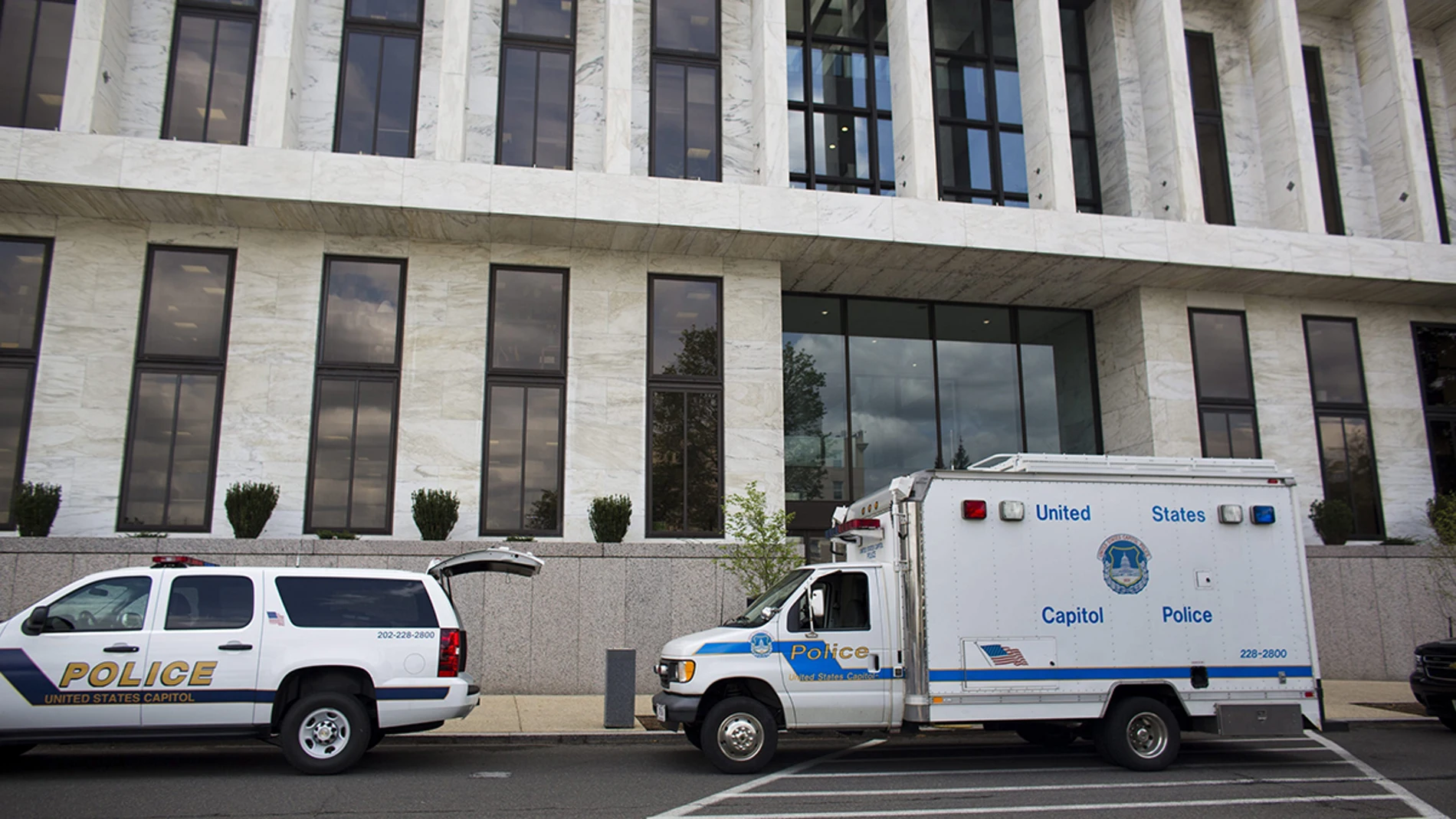 Dos paquetes sospechosos obligan a desalojar parte del Capitolio de EEUU
