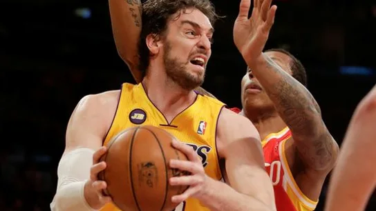 Pau Gasol ante los Rockets Pau Gasol ante los Rockets