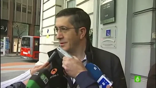 Patxi López niega que haya una carrera política por liderar el PSOE Patxi López niega que haya una carrera política por liderar el PSOE