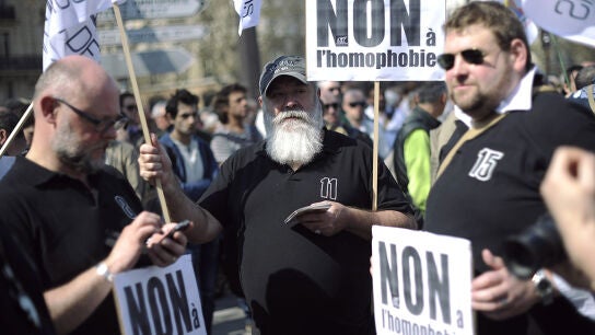 Decenas de miles de franceses piden no legalizar el matrimonio homosexual