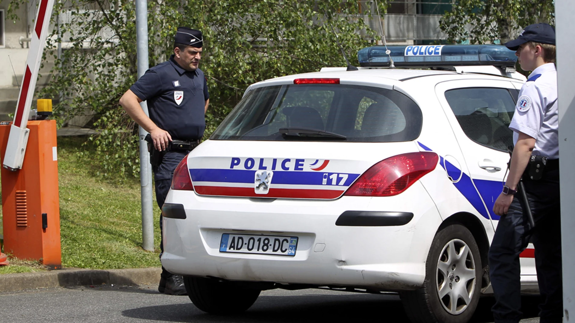 Agentes de policía francesa