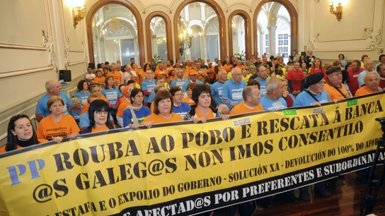 Los afectados por las preferentes toman la Diputación de Pontevedra. Los afectados por las preferentes toman la Diputación de Pontevedra.