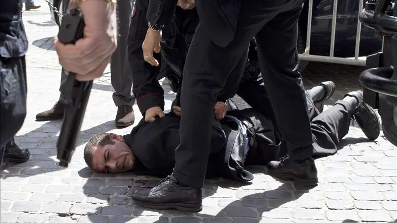Momento de la detención de Luigi Preiti Momento de la detención de Luigi Preiti