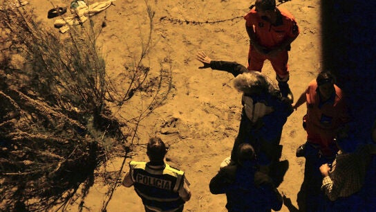 La Polic&iacute;a y los servicios m&eacute;dicos de Emergencias en el lugar donde se encontr&oacute; el cuerpo del ni&ntilde;o