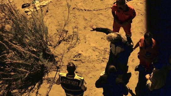 La Policía y los servicios médicos de Emergencias en el lugar donde se encontró el cuerpo del niño La Policía y los servicios médicos de Emergencias en el lugar donde se encontró el cuerpo del niño