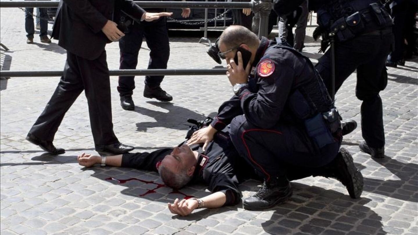 Un parado indignado con los pol&iacute;ticos hiere a tres personas en un tiroteo en Roma