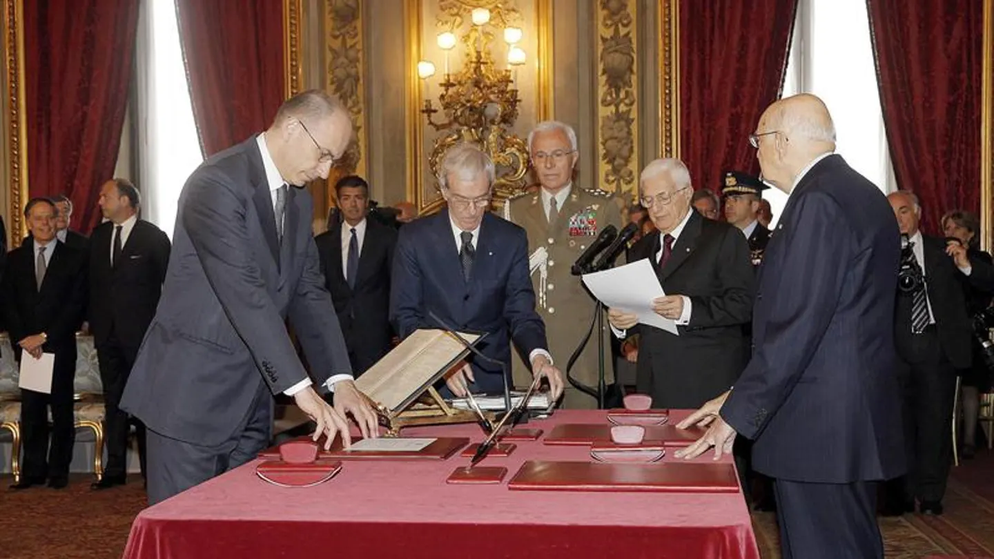 Enrico Letta jura su cargo ante Georgio Napolitano Enrico Letta jura su cargo ante Georgio Napolitano