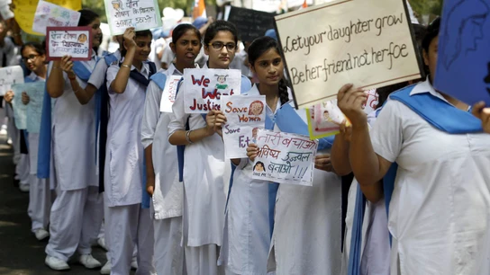 Estudiantes indias participando en un acto de protesta Estudiantes indias participando en un acto de protesta