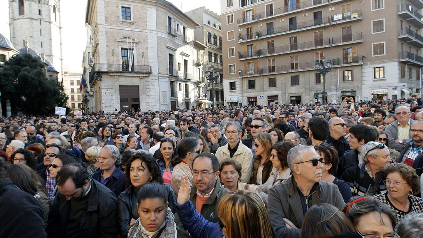 Multitudinaria concentraci&oacute;n por las v&iacute;ctimas del Metro de Valencia