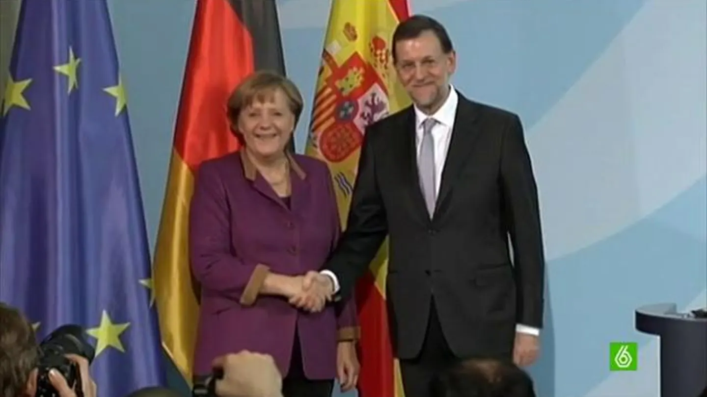 Zapatero y Rajoy, como dos marionetas al servicio de Angela Merkel Zapatero y Rajoy, como dos marionetas al servicio de Angela Merkel