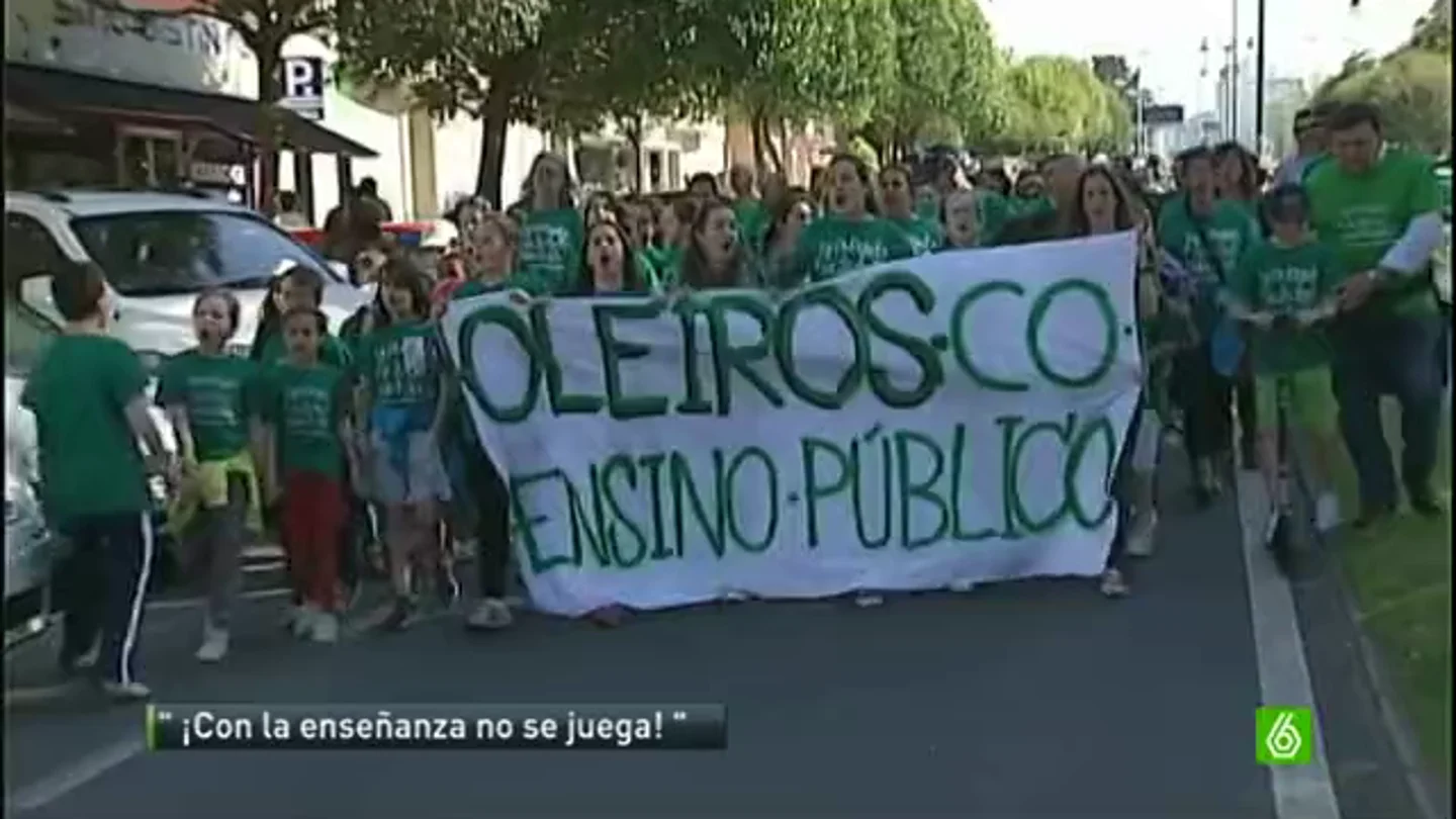 Cientos de coruñeses marchan en defensa de la enseñanza pública Cientos de coruñeses marchan en defensa de la enseñanza pública