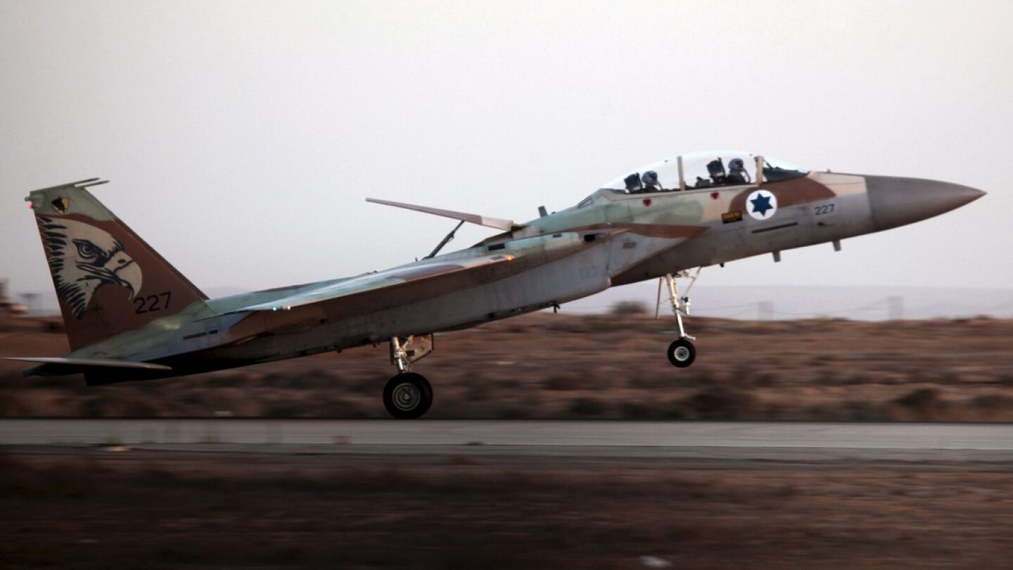 Un cazabombarderos F15I de la fuerza a&eacute;rea israel&iacute;