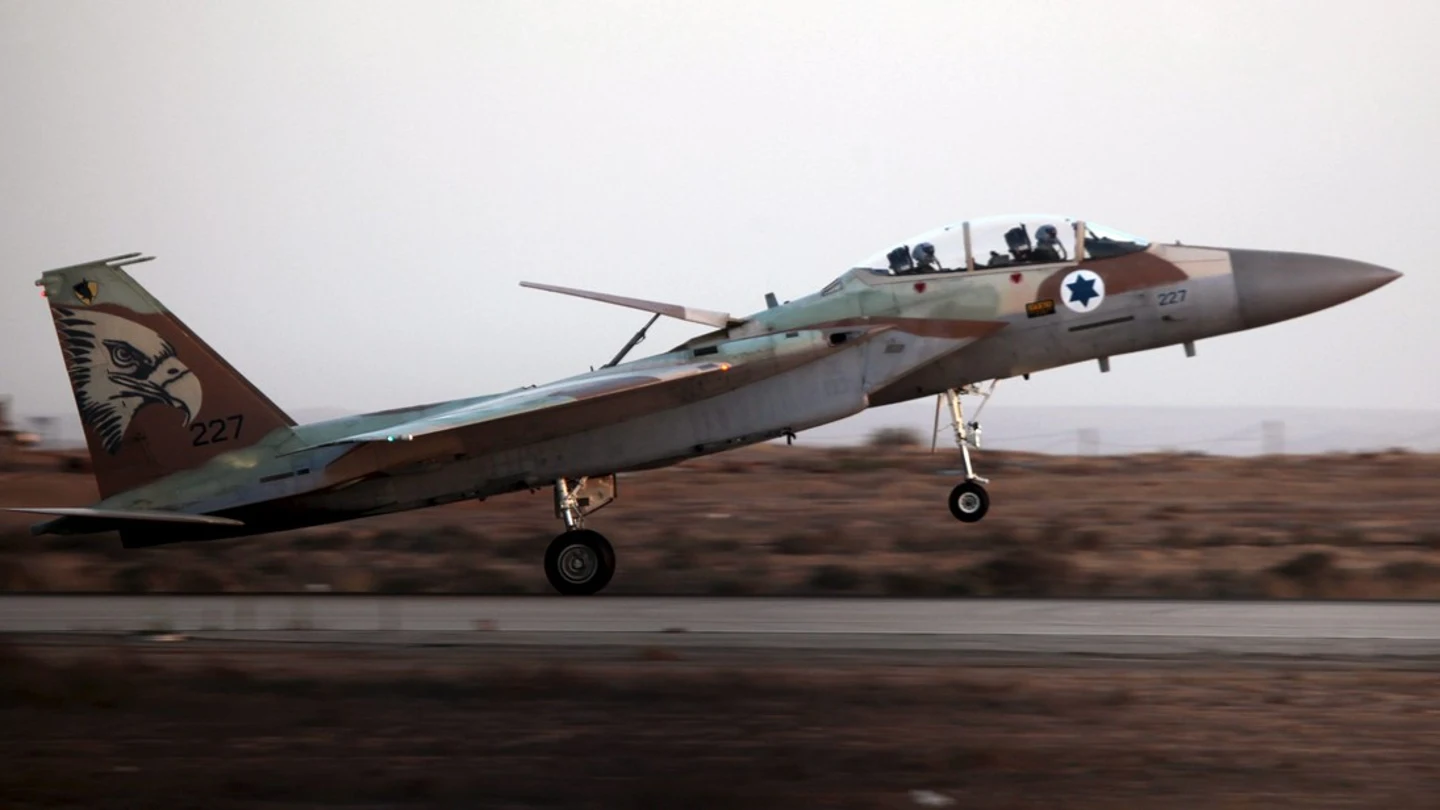 Un cazabombarderos F15I de la fuerza aérea israelí Un cazabombarderos F15I de la fuerza aérea israelí