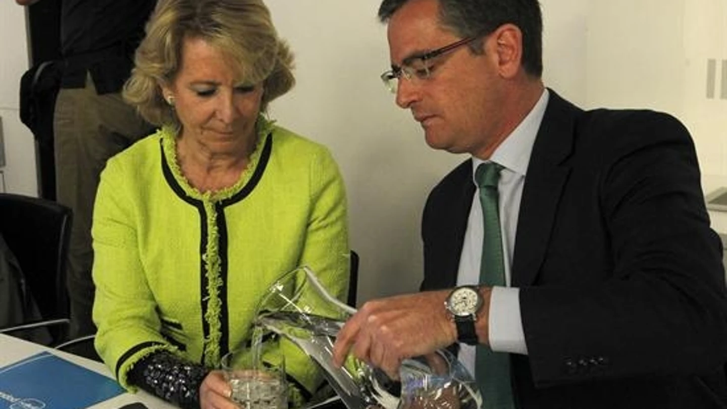 Esperanza Aguirre y Antonio Basagoiti al inicio de la reunión del Comité Ejecutivo Nacional del PP Esperanza Aguirre y Antonio Basagoiti al inicio de la reunión del Comité Ejecutivo Nacional del PP