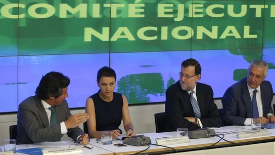Mariano Rajoy escucha Carlos Floriano junto a María Dolores de Cospedal y Javier Arenas al del Comité Ejecutivo Nacional del PP Mariano Rajoy escucha Carlos Floriano junto a María Dolores de Cospedal y Javier Arenas al del Comité Ejecutivo Nacional del PP