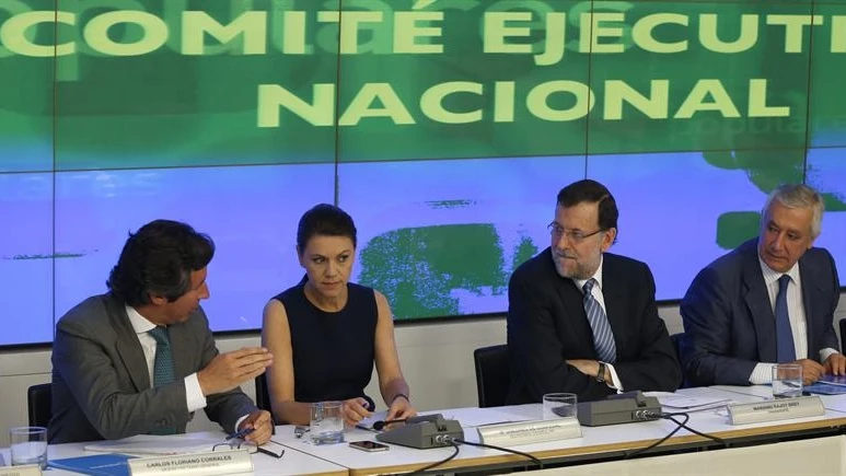 Mariano Rajoy escucha Carlos Floriano junto a María Dolores de Cospedal y Javier Arenas al del Comité Ejecutivo Nacional del PP