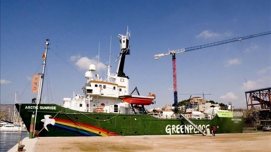 Vista exterior del navío 'Arctic Sunrise' Vista exterior del navío 'Arctic Sunrise'