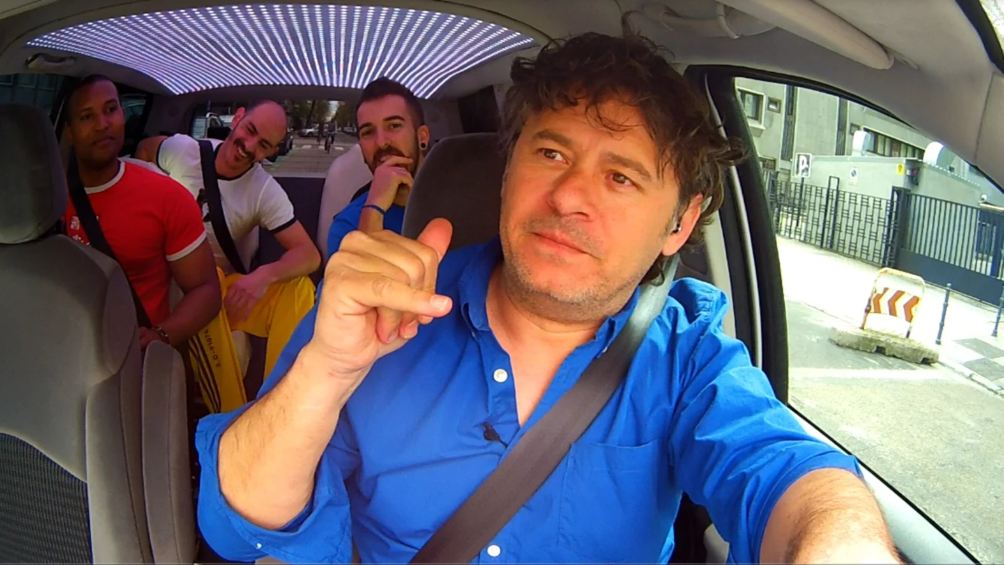 Miki dentro del coche Miki dentro del coche