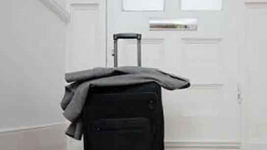 Maleta en la puerta Maleta en la puerta