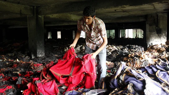 Restos del incendio de la fábrica textil Restos del incendio de la fábrica textil