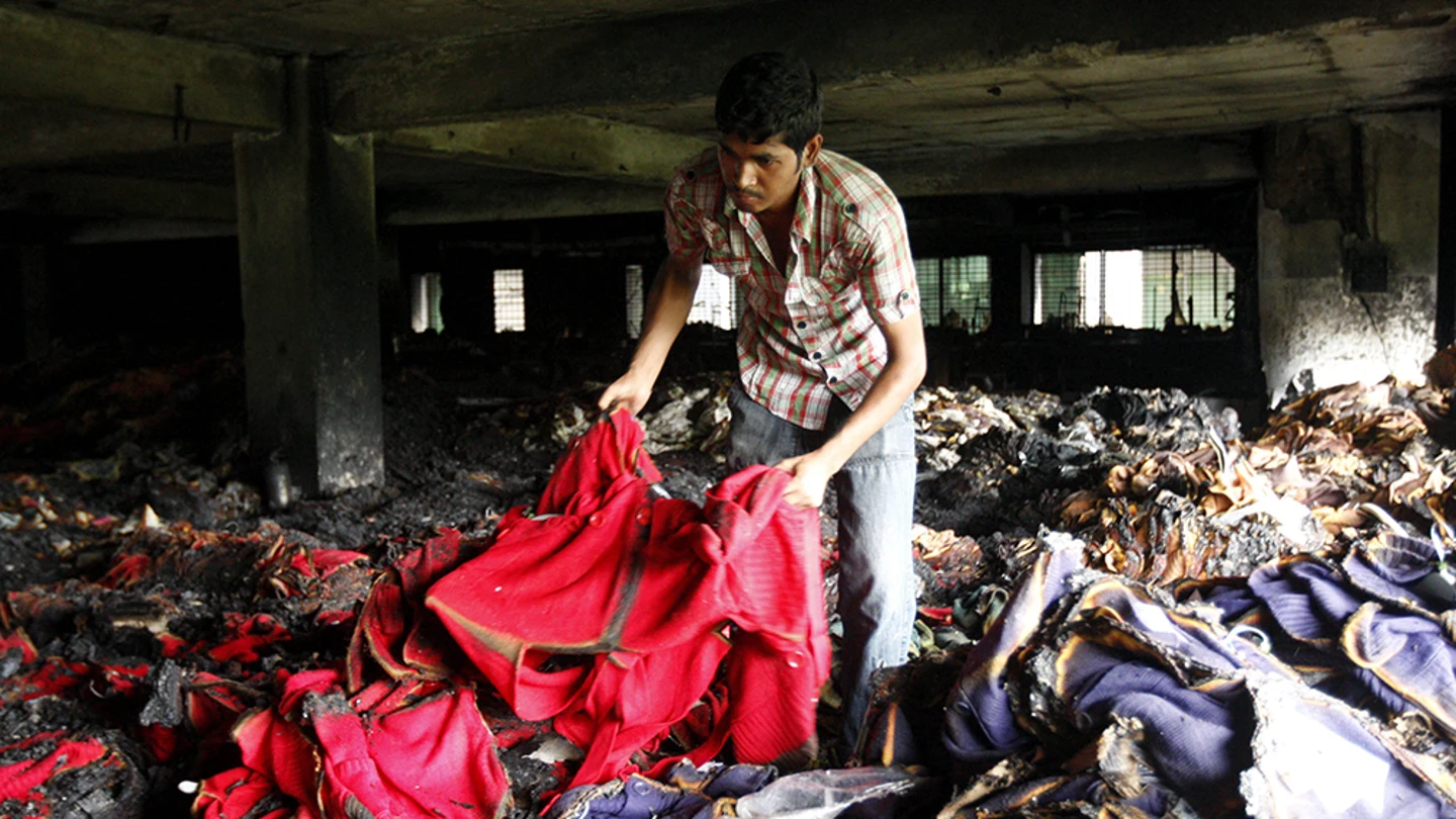Restos del incendio de la fábrica textil Restos del incendio de la fábrica textil