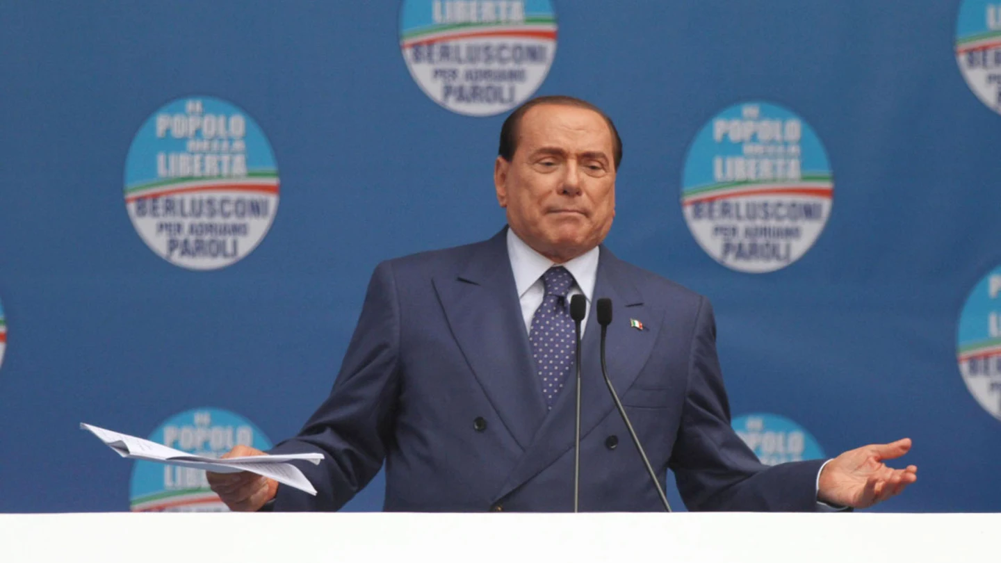 Silvio Berlusconi en un mitin Silvio Berlusconi en un mitin