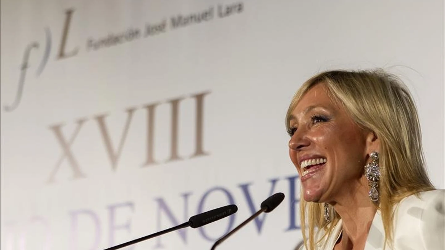 La periodista Marta Robles pronuncia unas palabras tras resultar ganadora La periodista Marta Robles pronuncia unas palabras tras resultar ganadora