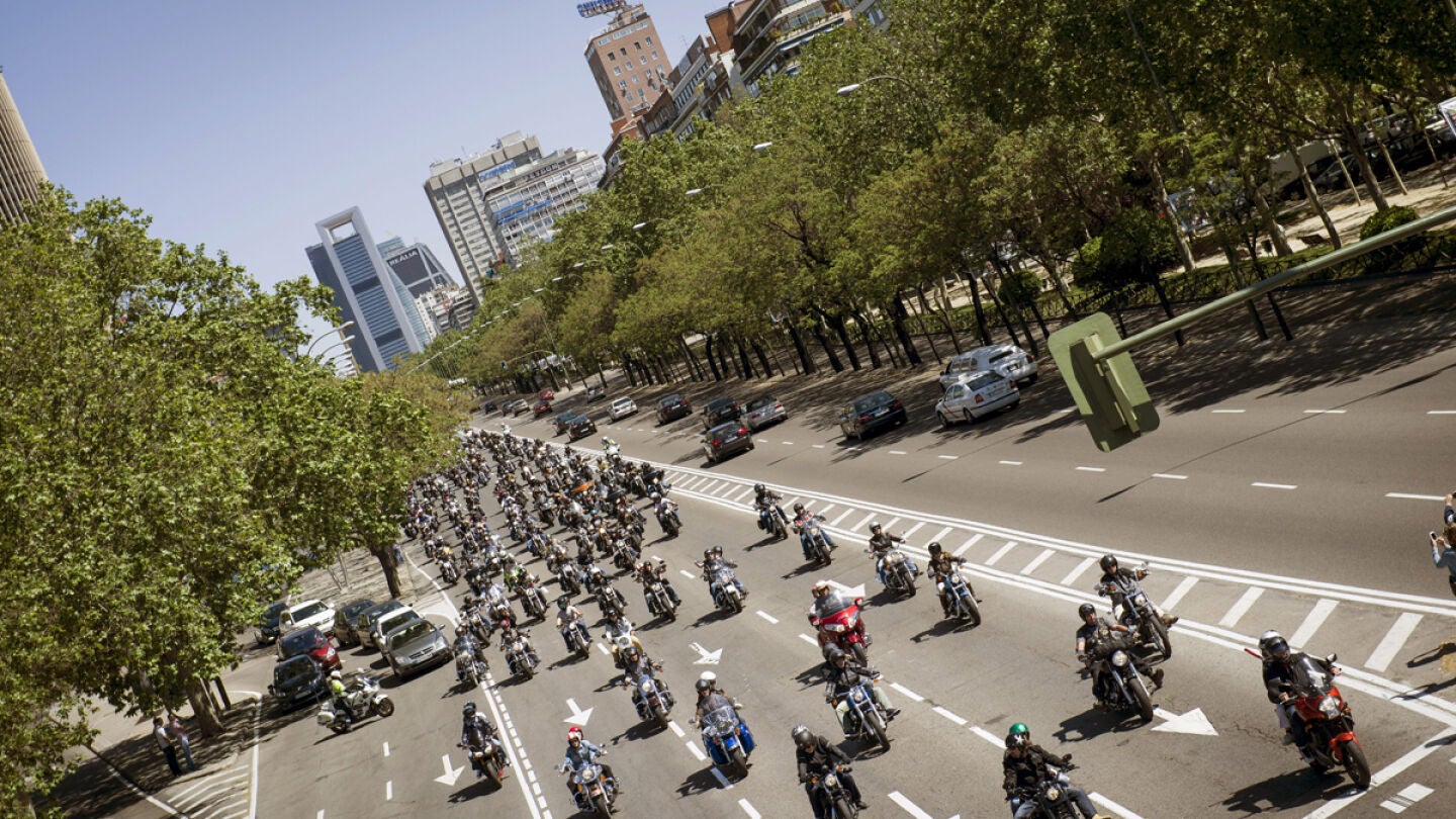 M&aacute;s de mil Harley por el Paseo de la Castellana