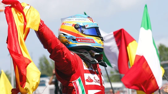 Alonso celebra su victoria en Montmeló Alonso celebra su victoria en Montmeló