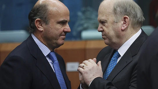 De Guindos, conversa con su homólogo irlandés Michael Noonan De Guindos, conversa con su homólogo irlandés Michael Noonan