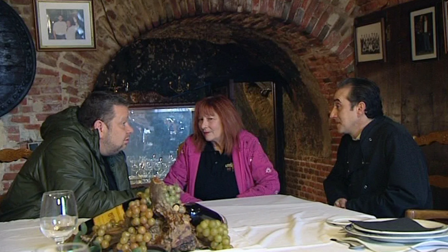 Chicote habla con los empleados de 'El Yugo de Castilla' Chicote habla con los empleados de 'El Yugo de Castilla'