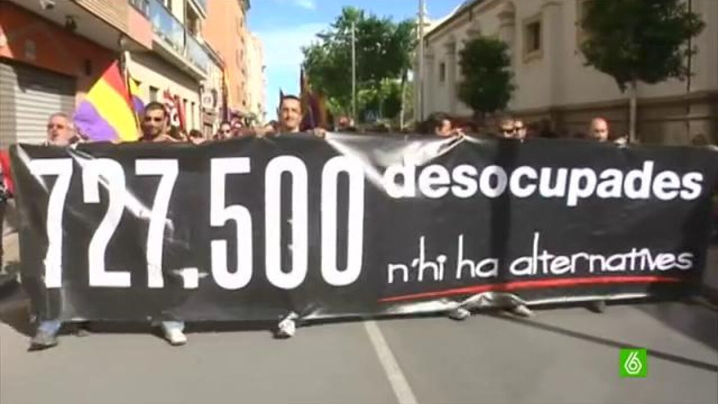 Medio millar de personas piden en Sagunto contratos p&uacute;blicos para los parados