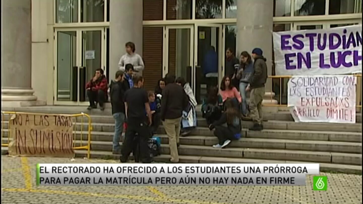 Varios universitarios contin&uacute;an encerrados por el aumento de tasas en las matriculas
