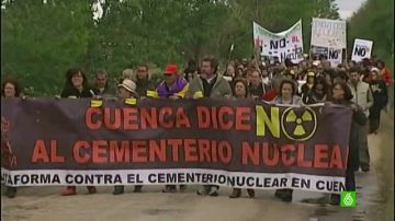 Cientos de personas se manifiestan en Cuenca en contra de los cementerios nucleares
