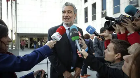Miguel Ángel Rodríguez a las puertas del juzgado Miguel Ángel Rodríguez a las puertas del juzgado