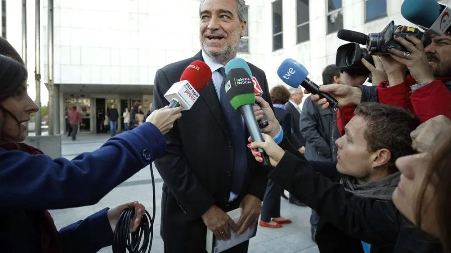 Miguel &Aacute;ngel Rodr&iacute;guez a las puertas del juzgado